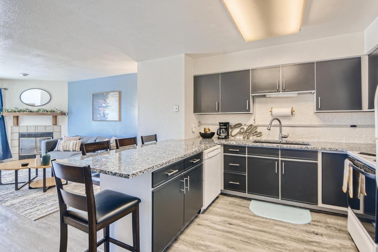 Rare Find Modern Townhome In The Heart Of Old Colorado City Colorado Springs Exterior foto